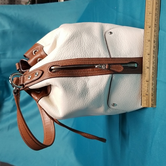 Leather bucket bag with drawstring - Picture 4 of 11